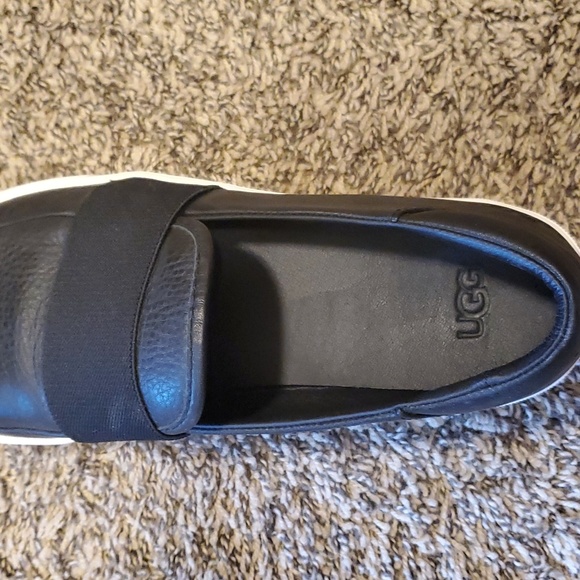 UGG Black Leather Slip on - Picture 2 of 3